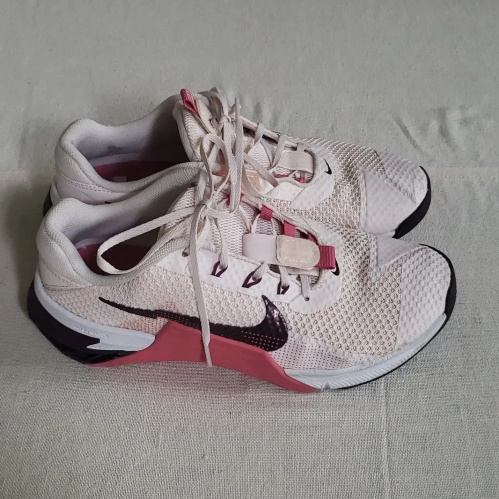Nike Running Shoe Women's Metcon Seven Womens 9 Pink White Training